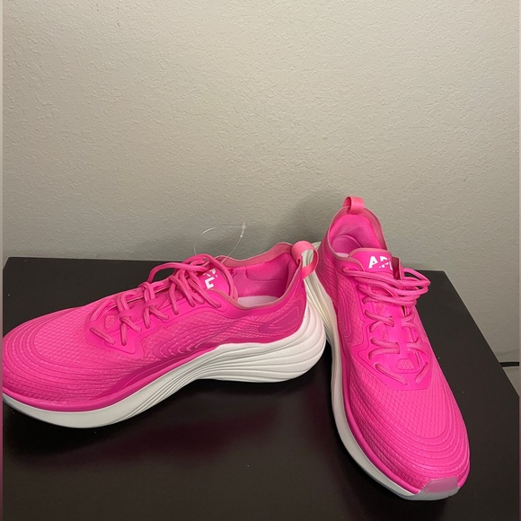 NWOB APL Streamline Sneakers Size 7 - Picture 6 of 10